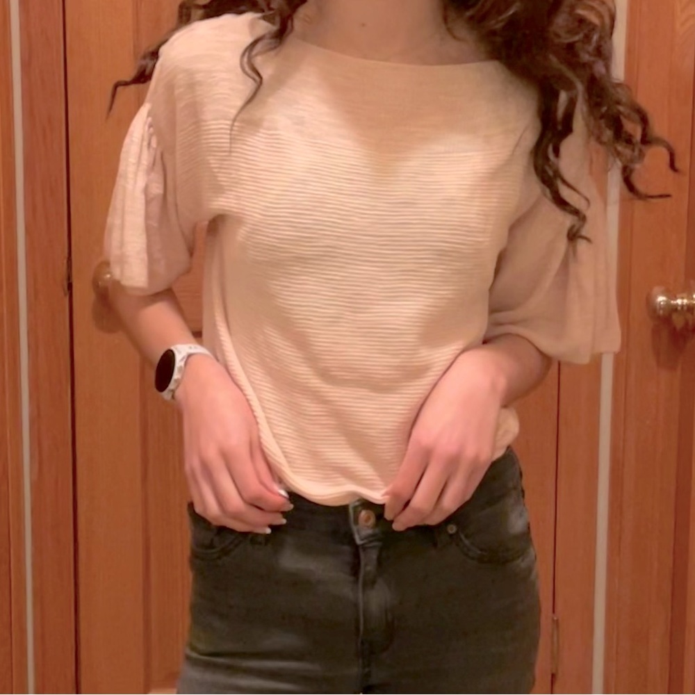 Loft Knit Puffed Sleeved Blouse